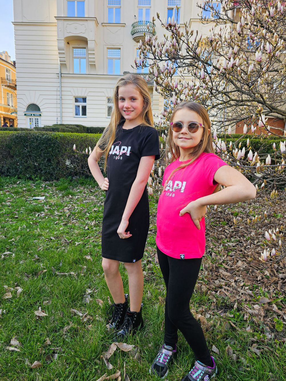 Dívčí šaty slim MAGENTA s krátkym rukávem