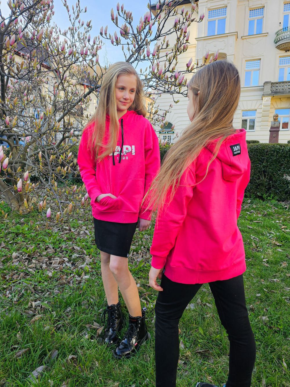 Dívčí šaty slim MAGENTA s krátkym rukávem