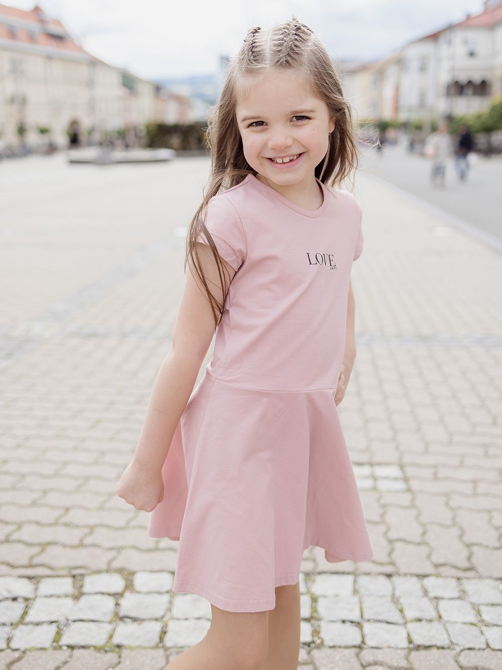 Dívčí šaty sportovní LOVE s krátkym rukávem